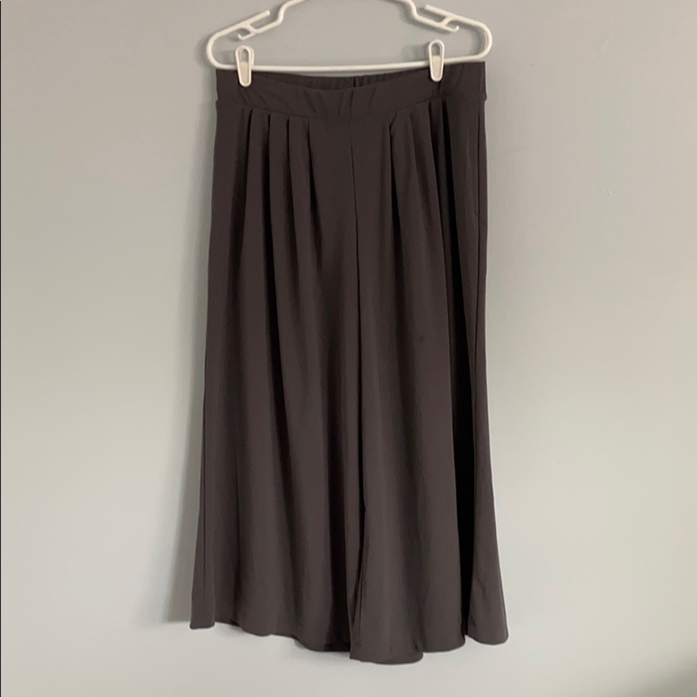 Uniqlo gray/green cropped flowy pant